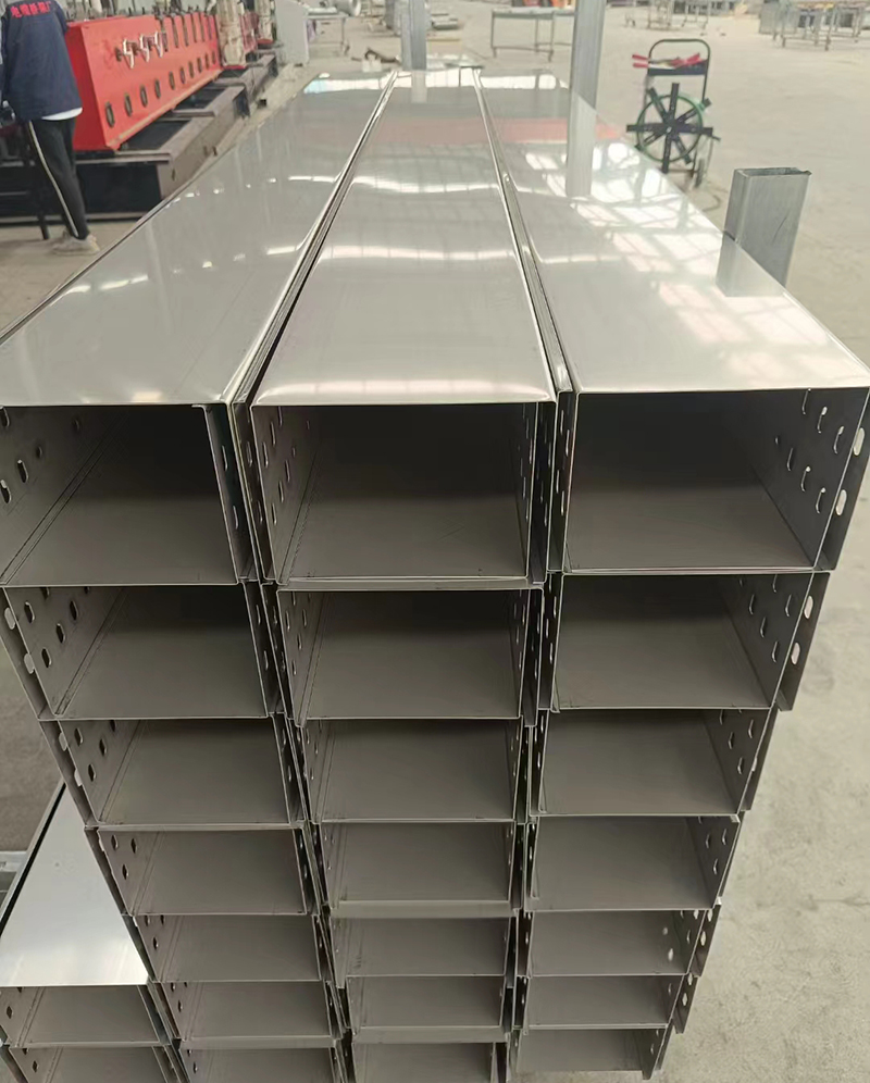 <b>不銹鋼電纜橋架</b>