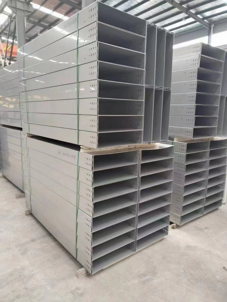 <b>不銹鋼電纜橋架</b>