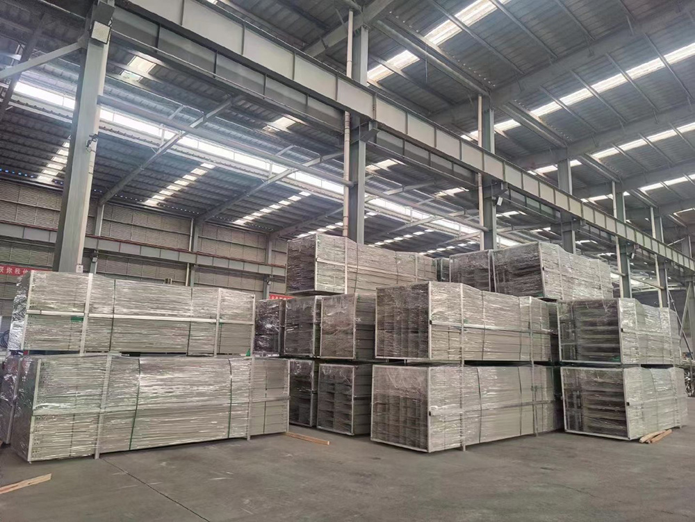 <b>防火噴塑電纜橋架</b>